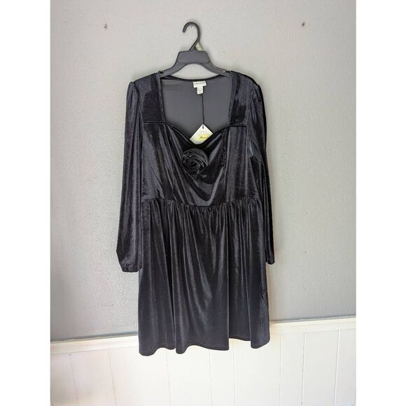 Ava & Viv Dresses & Skirts - Ava & Viv 1X navy blue velvet dress with flower applique